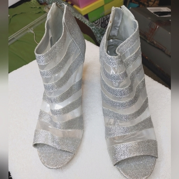 NEW STYLISH SILVER GLITTER/SHEER HEELS SHOES SIZE 12 - Picture 1 of 16